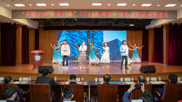 9.青年志愿者代表演唱“美麗中國 青春行動(dòng)”主題曲《美麗中國靚起來》.jpg