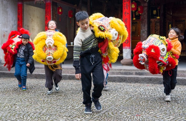 雄獅少年張鎮(zhèn)浩(中) 寧?？h教育局提供.jpg