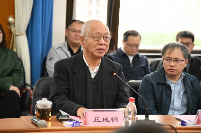 丘成桐先生講話。學(xué)校供圖.jpg