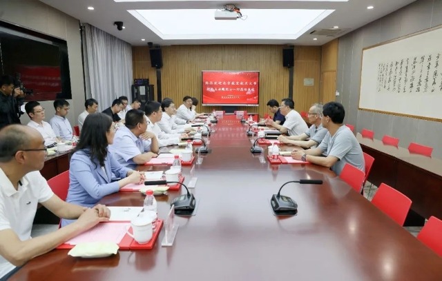 座談會(huì)現(xiàn)場(chǎng)。學(xué)校供圖.jpg