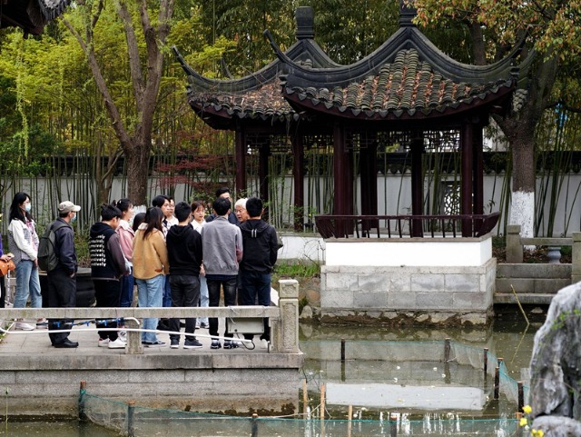 2021年3月30日，在上海交通大學(xué)南蘇園的“微型洱?！迸裕缀Ｄ辖淌跒閷W(xué)生們打造“沉浸式”思政課。