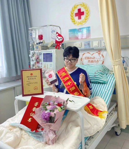 東華大學(xué)碩士生余昊楠成為上海市第655例造血干細(xì)胞捐獻(xiàn)者。楊玉璋 攝