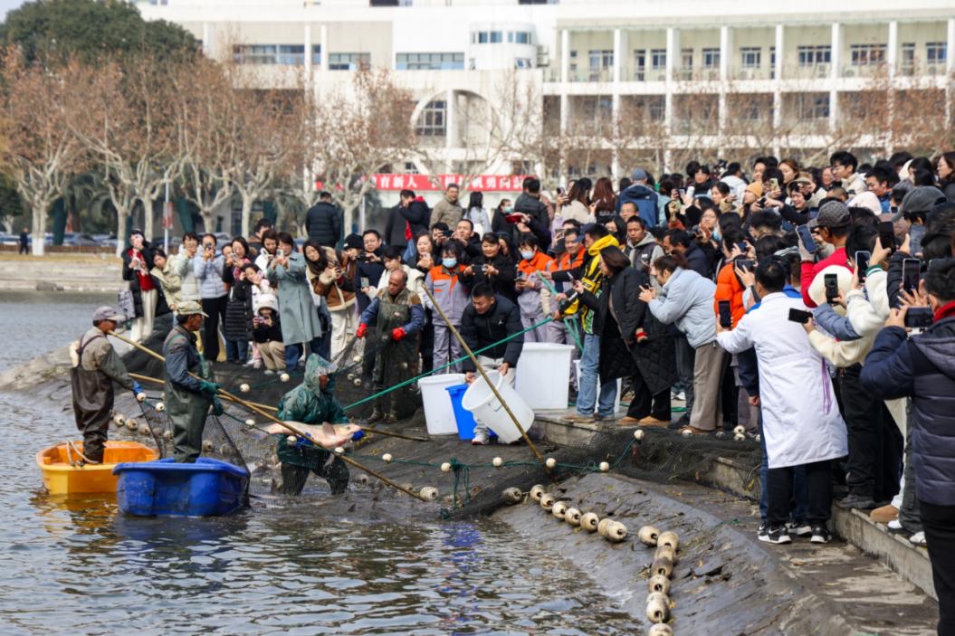 捕魚活動現(xiàn)場。學(xué)校供圖